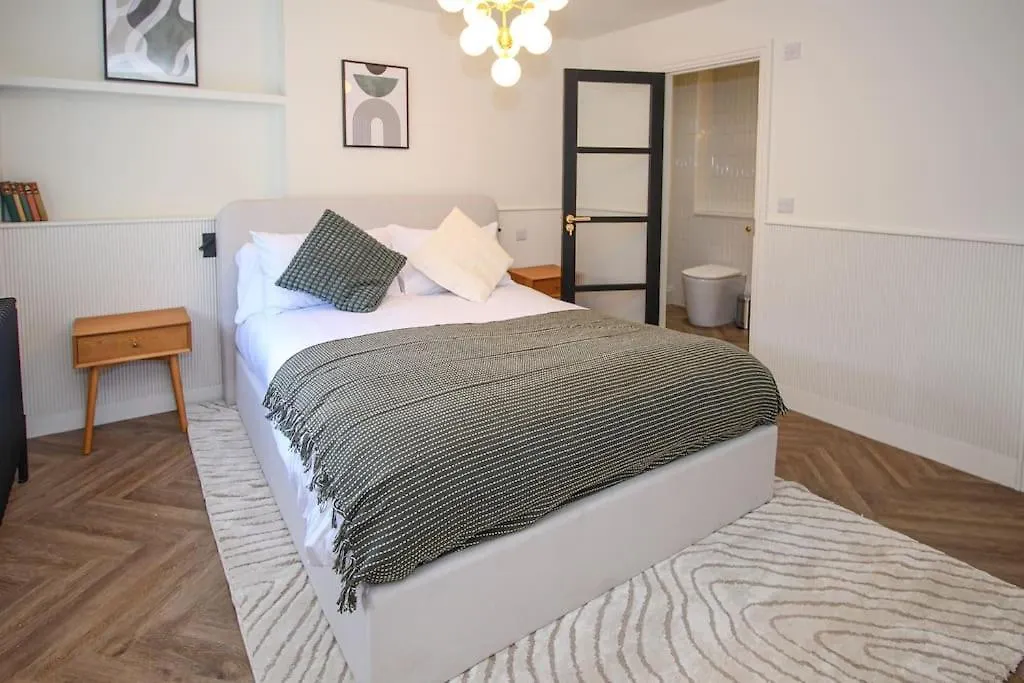 Harrogate Townhouse - 2 Bed Luxury Apartment